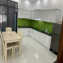 Phá sản bán gấp căn Dương Quảng Hàm, GV, 45m2- 1 tỷ 570tr- Hẻm xe hơi