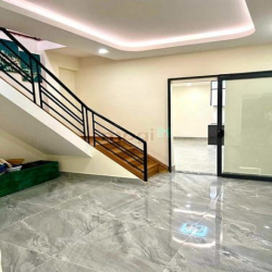 Chỉ Nhỉnh 5ty- Sát Quận 1, Vuông 4x17, HXH ngủ thông, 1căn là HẺM XE T