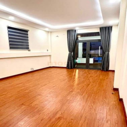 Chỉ Nhỉnh 5ty- Sát Quận 1, Vuông 4x17, HXH ngủ thông, 1căn là HẺM XE T
