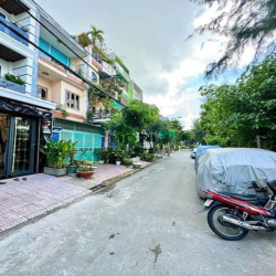 Nhà phố hiện đại KDC Nam Long Quận 7 - Vị trí ngay công viên - gara xe