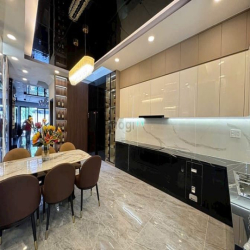 Nhà phố hiện đại KDC Nam Long Quận 7 - Vị trí ngay công viên - gara xe