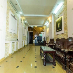 Bán gấp! Tòa nhà DV 95m2, 7 tầng Chu Huy Mân, ô tô tránh, chỉ 16.5 tỷ.