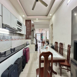 Hẻm xe hơi nguyễn trọng tuyển quận phú nhuận phường 8.