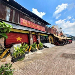 Bán nhà mặt tiền rẻ bề ngang rộng  (11x5,5) 201 PHẠM VĂN ĐỒNG Gò Vấp