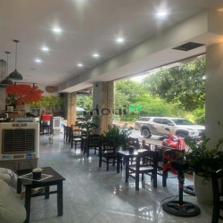 Bán nhà MP Nguyễn Ngọc Vũ, 68m2, 7 tầng, lô góc, mt 13m, 39.5 tỷ