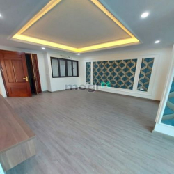 Mặt phố Nguyễn Khánh Toàn, Kd đỉnh. DT 70m2 x 5 tầng thang máy 20 tỷ