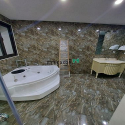 Mặt phố Nguyễn Khánh Toàn, Kd đỉnh. DT 70m2 x 5 tầng thang máy 20 tỷ