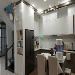 Bán căn biệt thự liên kế mỹ thái 7*18m, 2 lầu, nội thất cơ bản, quận 7