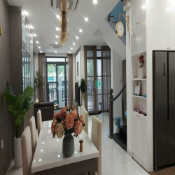 Bán căn biệt thự liên kế mỹ thái 7*18m, 2 lầu, nội thất cơ bản, quận 7