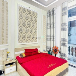 Bán nhà HXH 5 lầu mái Thái sát KDC Cityland 70m2 nhà đẹp ở ngay 7.8 tỷ