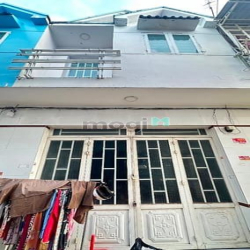 Nhà Bỏ Trống Ko Ai Ở Gần Chợ Gò Đen 1 lầu 2 Phòng Ngủ Gần Cổng chào PL