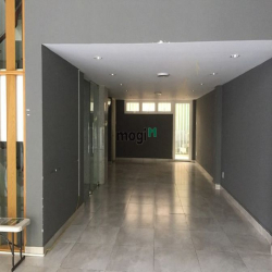 Nhà phố nội khu Hưng Gia 3, Phú Mỹ Hưng có thang máy đang cần bán