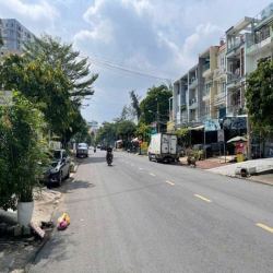 Nhà phố 4 tầng mặt tiền đường 30 m Phú thuận Quận 7. 80 m2 16,9 tỷ.