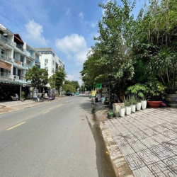 Nhà phố 4 tầng mặt tiền đường 30 m Phú thuận Quận 7. 80 m2 16,9 tỷ.
