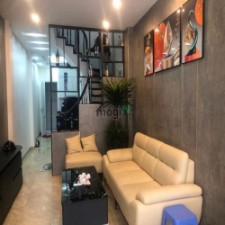 BA ĐÌNH :41m -5 tầng  vị trí đẹp - oto vào - kinh doanh