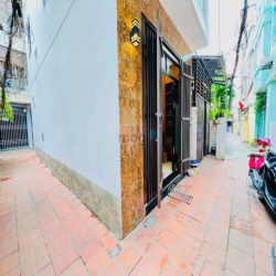 Bán nhà đẹp Quan Nhân. 41m2, 5 tầng, 3 thoáng, 9.5 tỷ