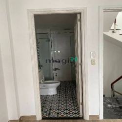 Nhà Nguyễn Thượng Hiền Bình Thạnh-Hẻm Xe Hơi 5 Tầng Giá 6.95 Tỷ.