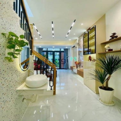 Cần tiền gấp bán nhà Lê Hồng Phong, quận 10, 70m2, 978 triệu, SHR bao