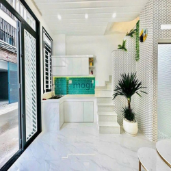 Bán gấp nhà đường Nguyễn Oanh.Giá 2tỷ4/69m2 đang cho thuê 15 tr/tháng