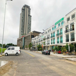 Cặp nhà mặt tiền Nguyễn Thị Minh Khai gần Vincom Xuân Khánh, Cần Thơ