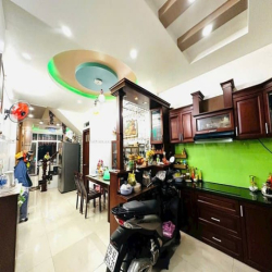 Bán nhà mặt tiền đường số 2, P.16, 4 nở hậu 6 x 18,5, 2 lầu giá 7.9 tỷ