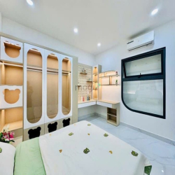 Bán nhà hẻm xe hơi Dương Quảng Hàm, P.5, 4,2 x 11 nở hậu 4,7m giá 7.9