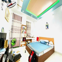 Bán nhà mặt tiền đường số 2, P.16, 4 nở hậu 6 x 18,5, 2 lầu giá 7.9 tỷ