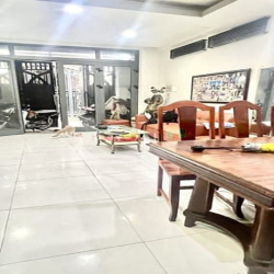 Quận 10 - Hẻm xe hơi CMT8, Phường 08 - 4 tầng   Mô tả: + Ngang 4m x11m