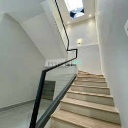 Bán nhà MT Lê Thị Riêng Quận 1 giá chỉ 34 tỷ