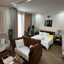- Bán nhà Thảo điền vị trí kinh doanh đẹp 140m2. 40 tỷ.