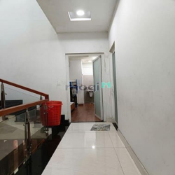 Cần tiền bán gấp nhà mới đẹp 95m2, 3 tầng, Lê Văn Thịnh, Q.2, giá rẻ