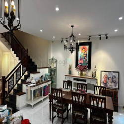 - Bán nhà Thảo điền vị trí kinh doanh đẹp 140m2. 40 tỷ.