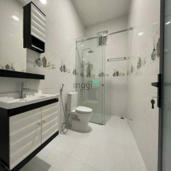 Đi đinh cư Mỹ bán nhà Đ.XÓM CHIẾU Q4 68M2/1TY570TR,BAO SANG TÊN