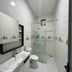 Đi đinh cư Mỹ bán nhà Đ.XÓM CHIẾU Q4 68M2/1TY570TR,BAO SANG TÊN