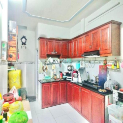 Xe hơi đỗ cửa - sát mặt tiền đường - Cống Lở Phan Huy Ích