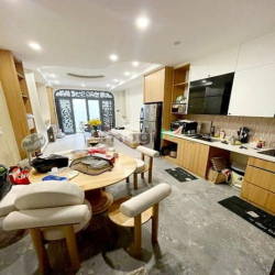 Nhà Cổ Linh-Thạch bàn, 47m2, ô tô đỗ cổng, ba bước ra phố, 6.1 tỷ.