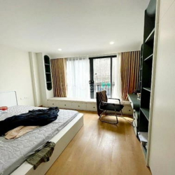 Nhà Cổ Linh-Thạch bàn, 47m2, ô tô đỗ cổng, ba bước ra phố, 6.1 tỷ.