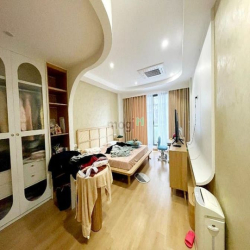 Nhà Cổ Linh-Thạch bàn, 47m2, ô tô đỗ cổng, ba bước ra phố, 6.1 tỷ.