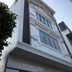 Nhà Cổ Linh-Thạch bàn, 47m2, ô tô đỗ cổng, ba bước ra phố, 6.1 tỷ.