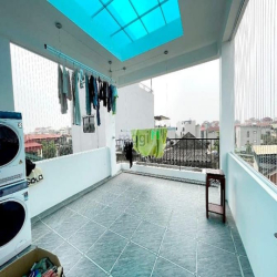 Nhà Cổ Linh-Thạch bàn, 47m2, ô tô đỗ cổng, ba bước ra phố, 6.1 tỷ.