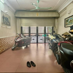 Bán nhà phân lô Tam Trinh, 41m2, 5 tầng, ô tô  tránh, vỉa hè, 12.9 tỷ