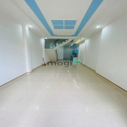 Nhà bán 60m2 P.Bửu Long gần KDL Bửu Long giá 2,6 tỷ nhà có lầu xe hơi