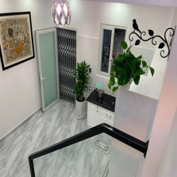 Bán nhà mới xây 100% - Hẻm Xe Hơi 300 Trần Đình Trọng.