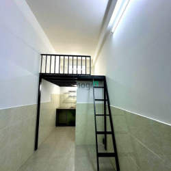 CHDV 4 Tầng Diện Tích Khủng - Đang Thuê 140 Triệu/Tháng - Gần Đại Học